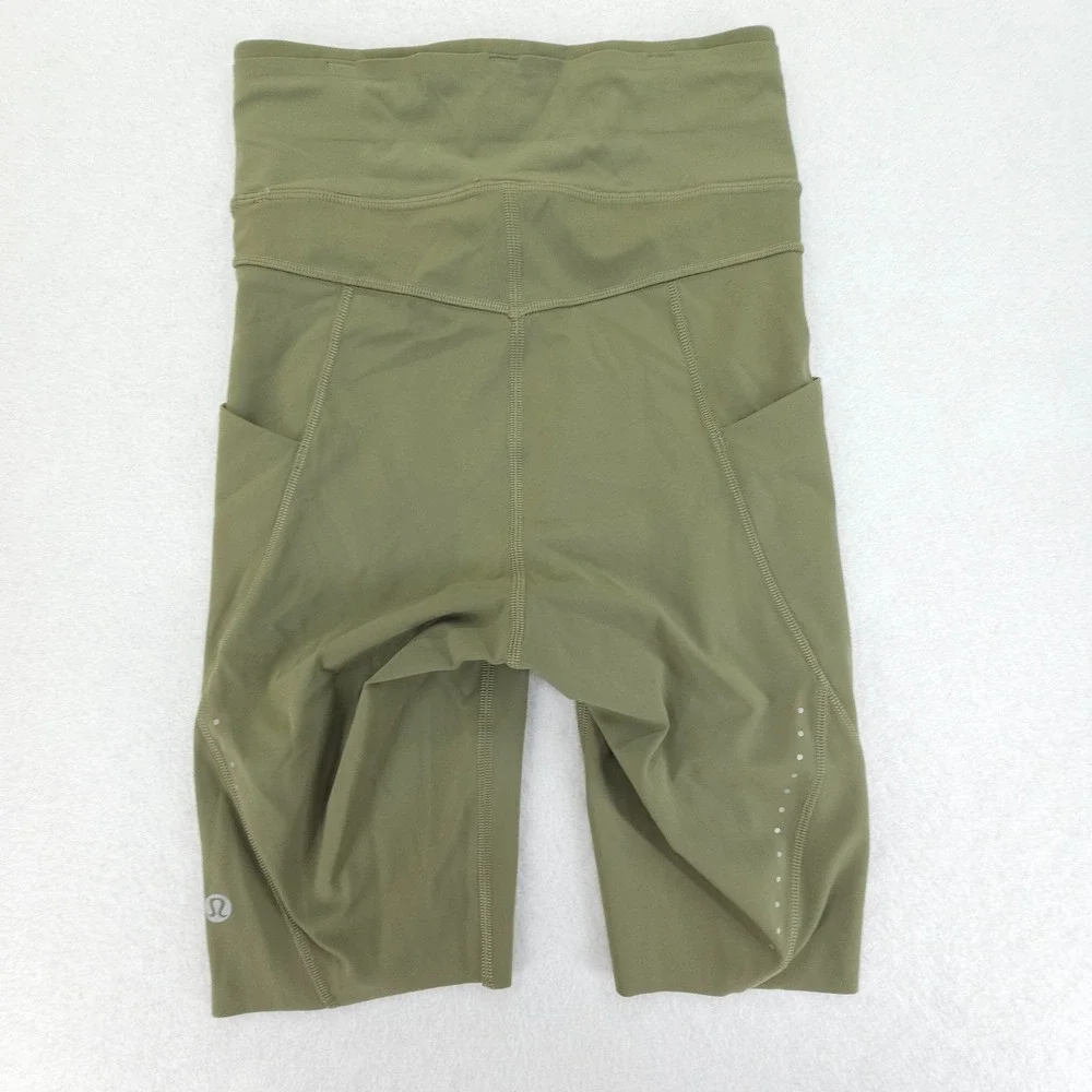 Lululemon Shorts Womens 2 Bay Leaf Fast and Free HR 8 Inch Light NWT Running